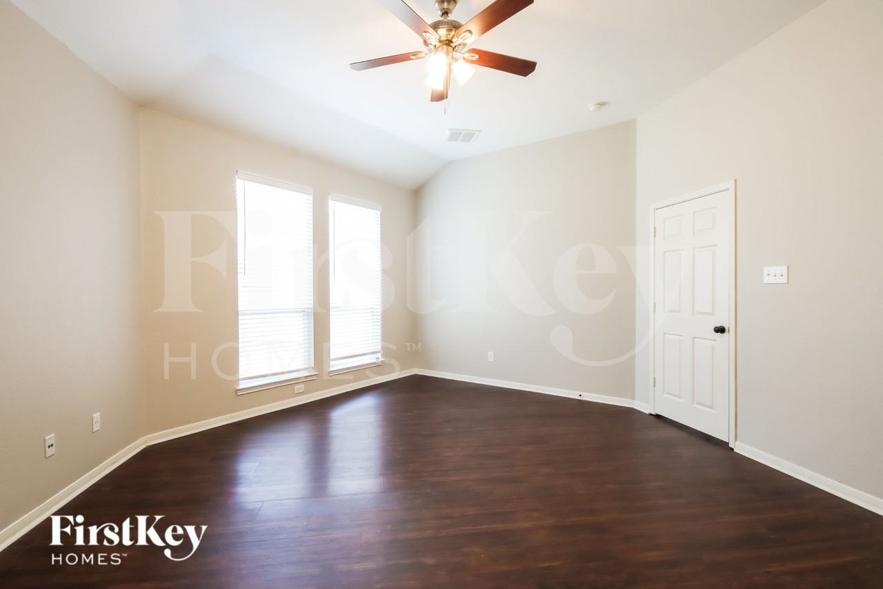 1015 Cooper Springs Dr - Photo 3 of 17