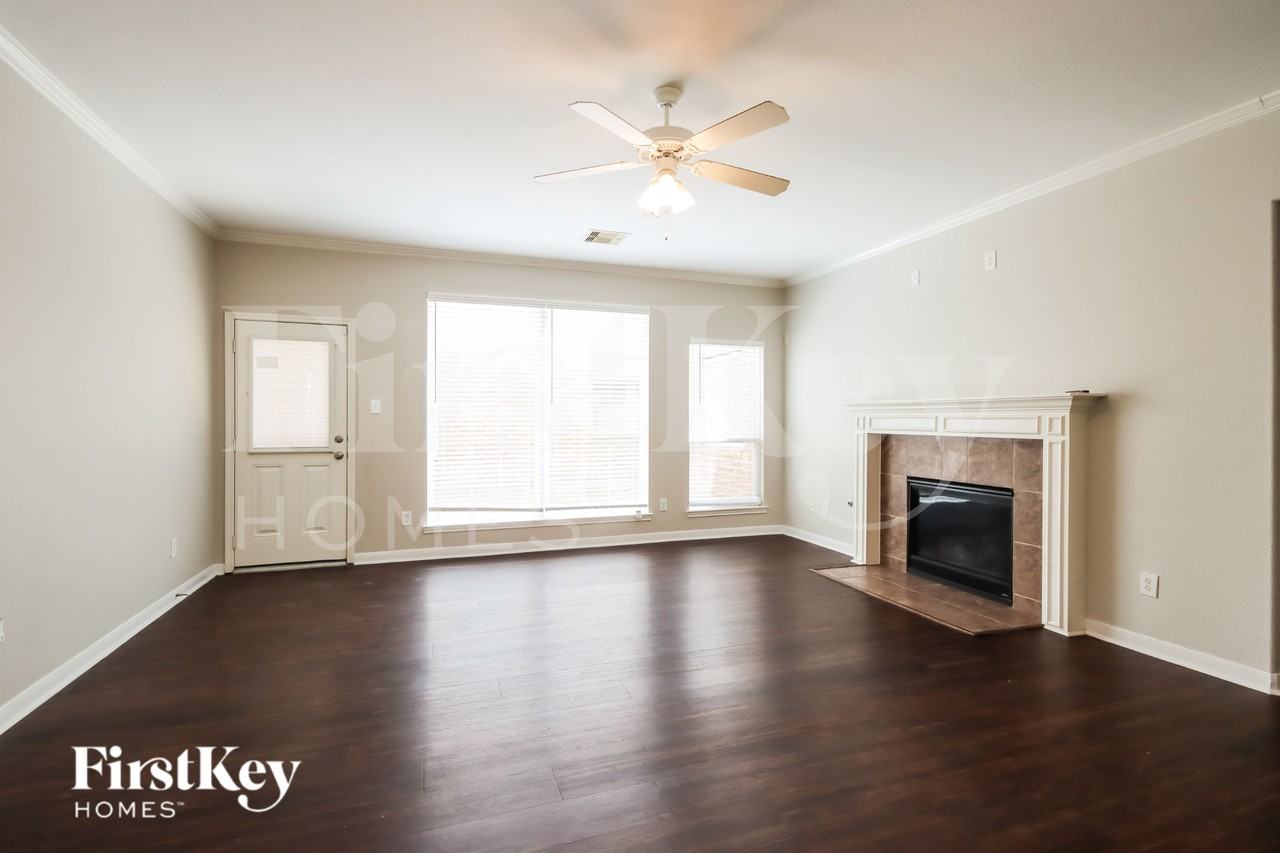 1015 Cooper Springs Dr - Photo 4 of 17
