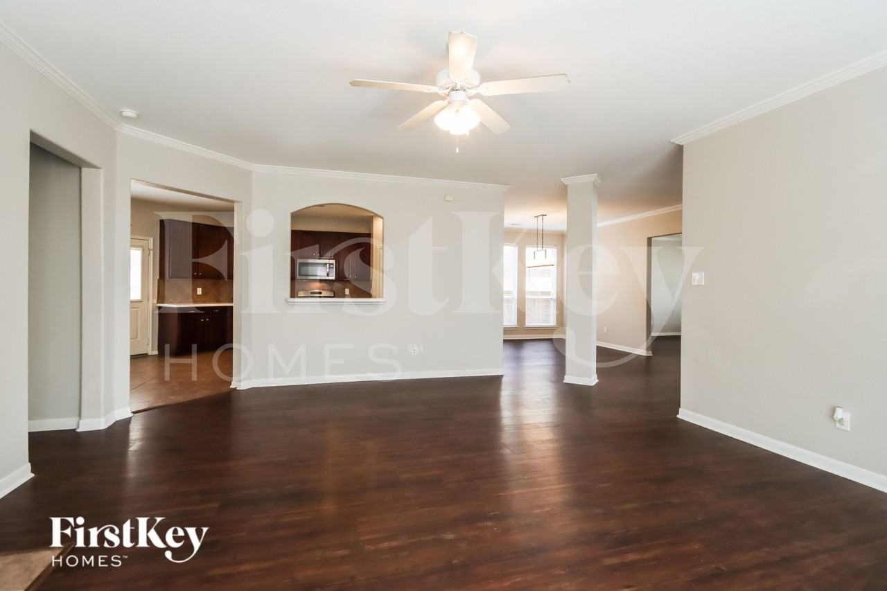 1015 Cooper Springs Dr - Photo 5 of 17