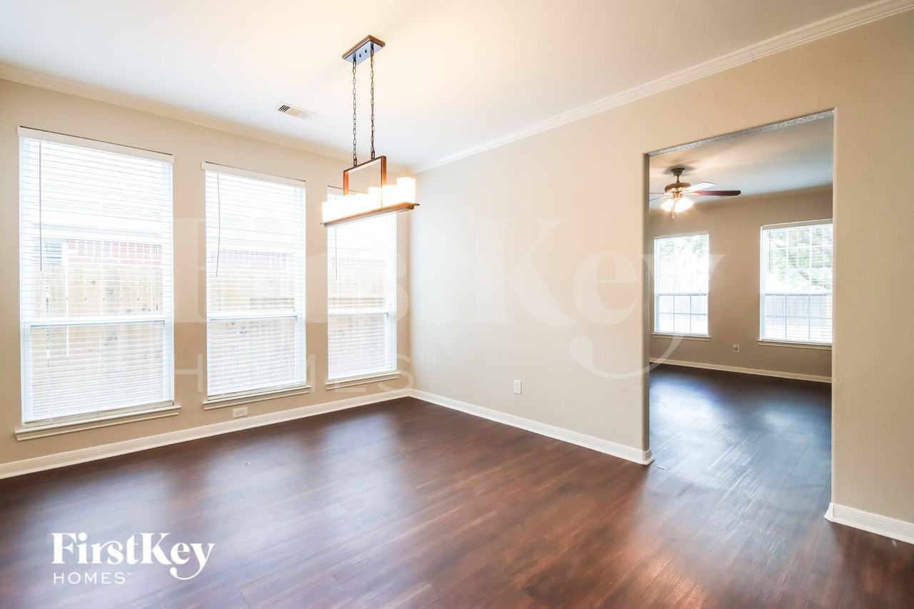 1015 Cooper Springs Dr - Photo 6 of 17
