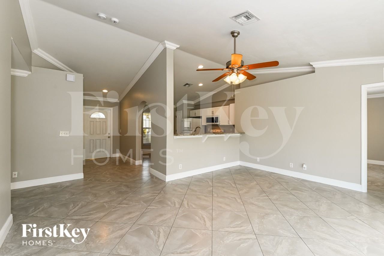 4470 Golfview Blvd - Photo 3 of 17