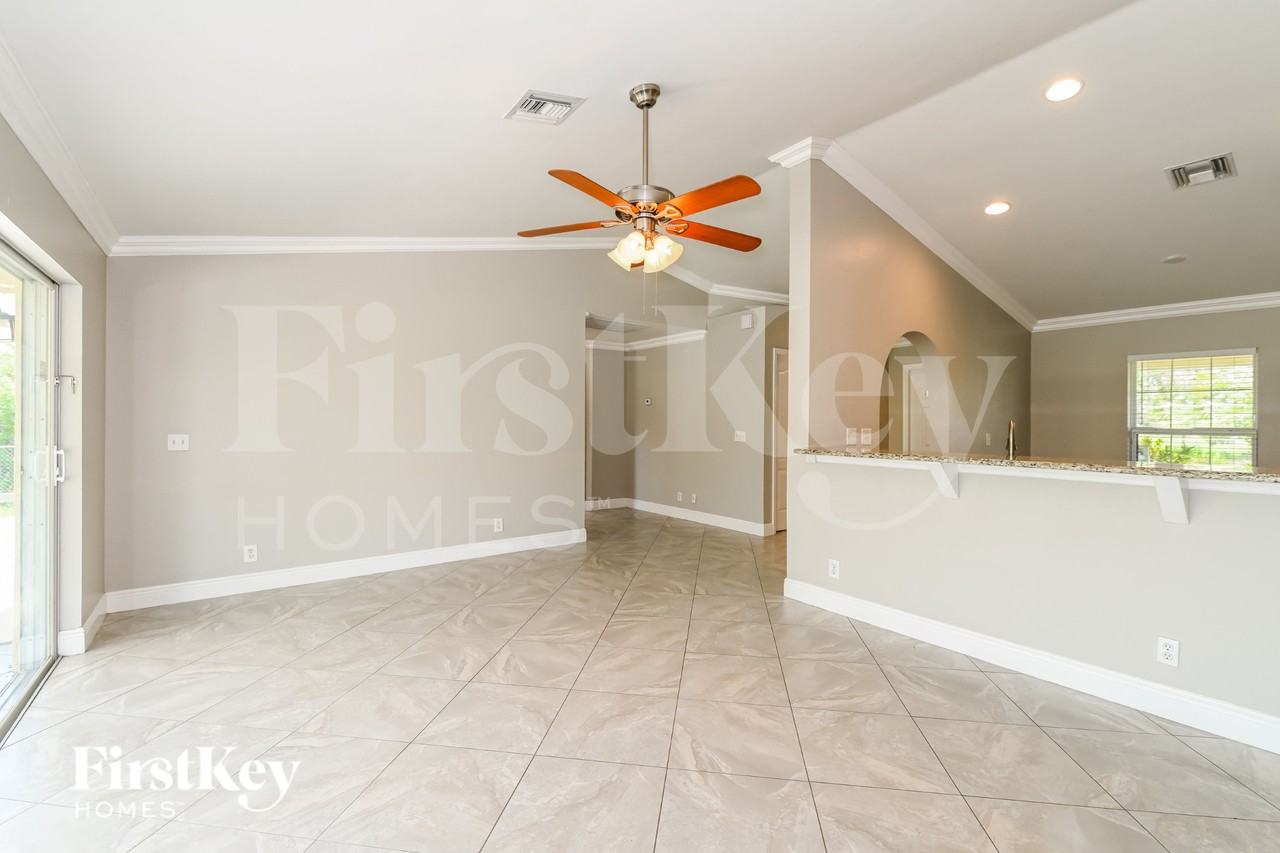 4470 Golfview Blvd - Photo 5 of 17