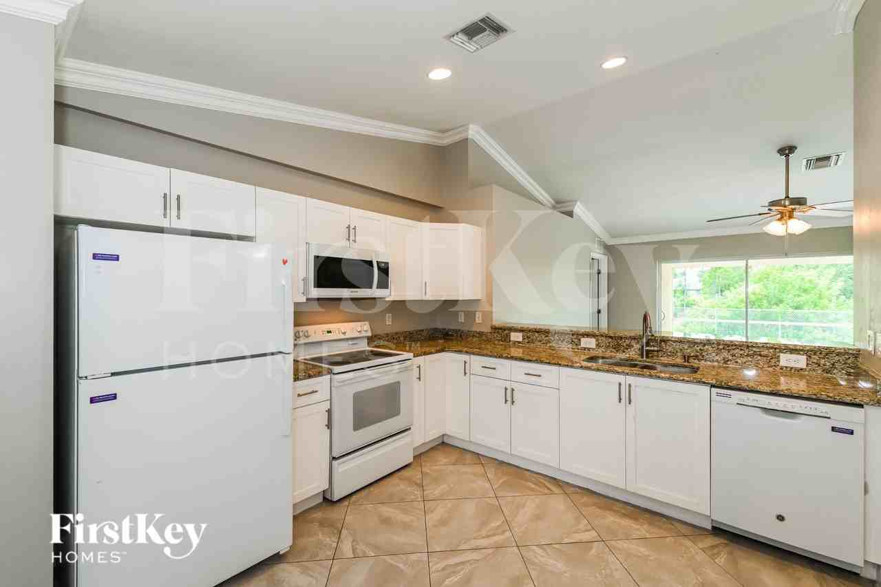4470 Golfview Blvd - Photo 7 of 17