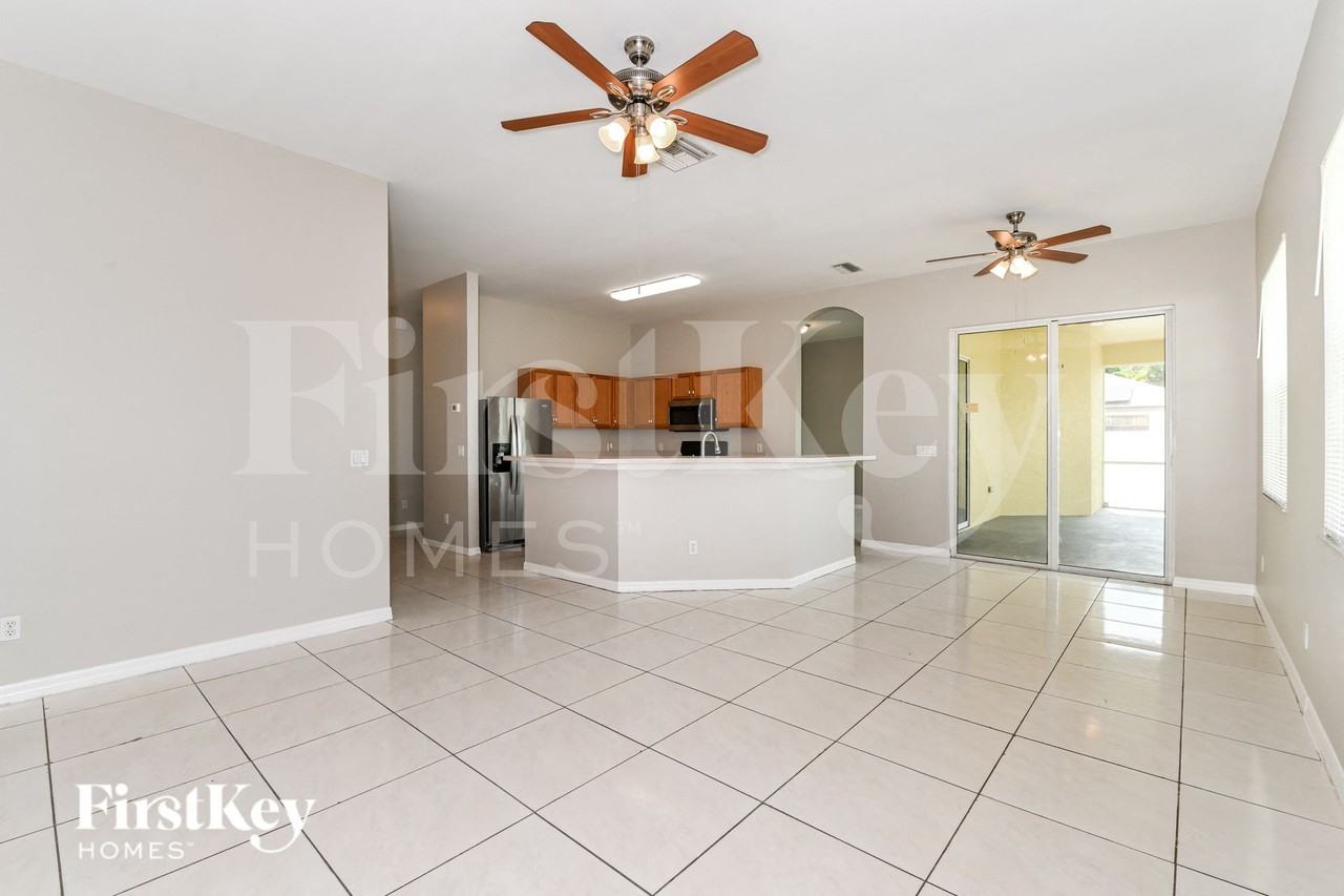 1425 Archer St - Photo 2 of 17