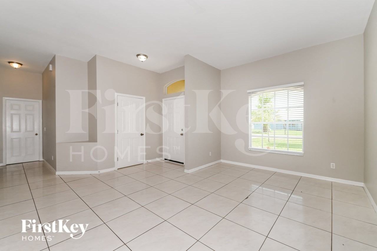 1425 Archer St - Photo 3 of 17