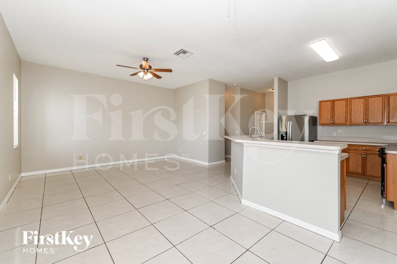 1425 Archer St - Photo 4 of 17