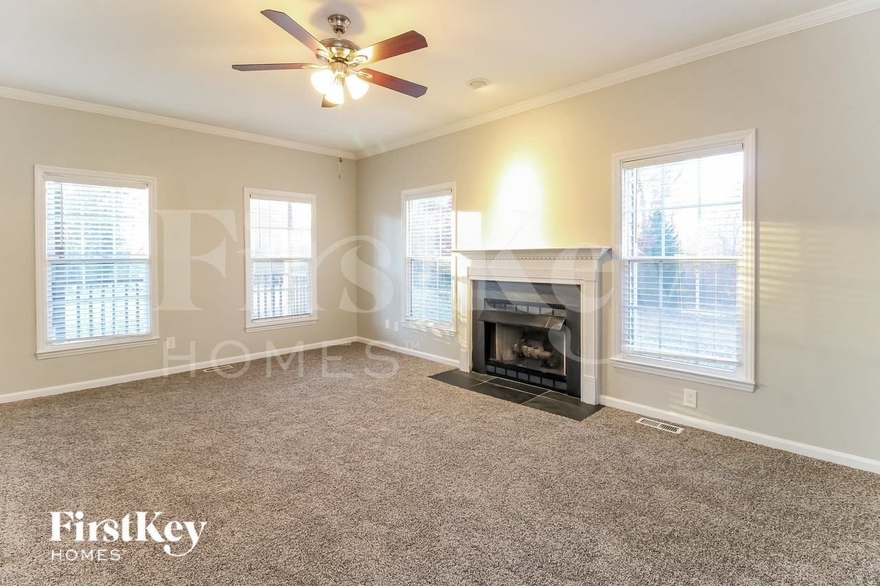 2808 Lake Hill Ct - Photo 2 of 15