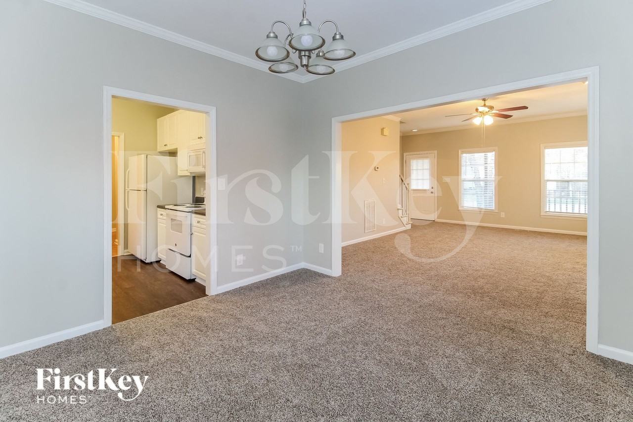 2808 Lake Hill Ct - Photo 3 of 15