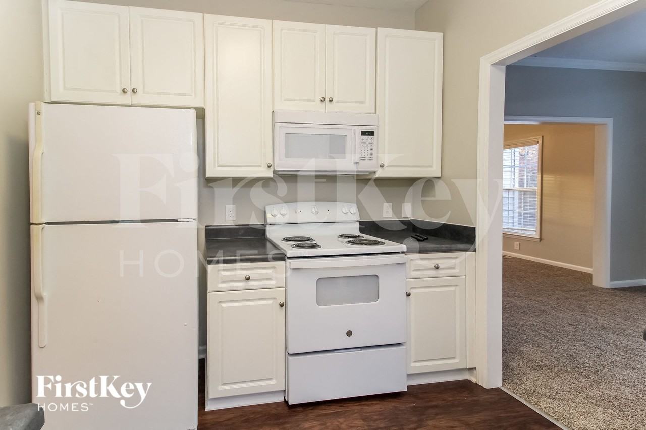 2808 Lake Hill Ct - Photo 5 of 15