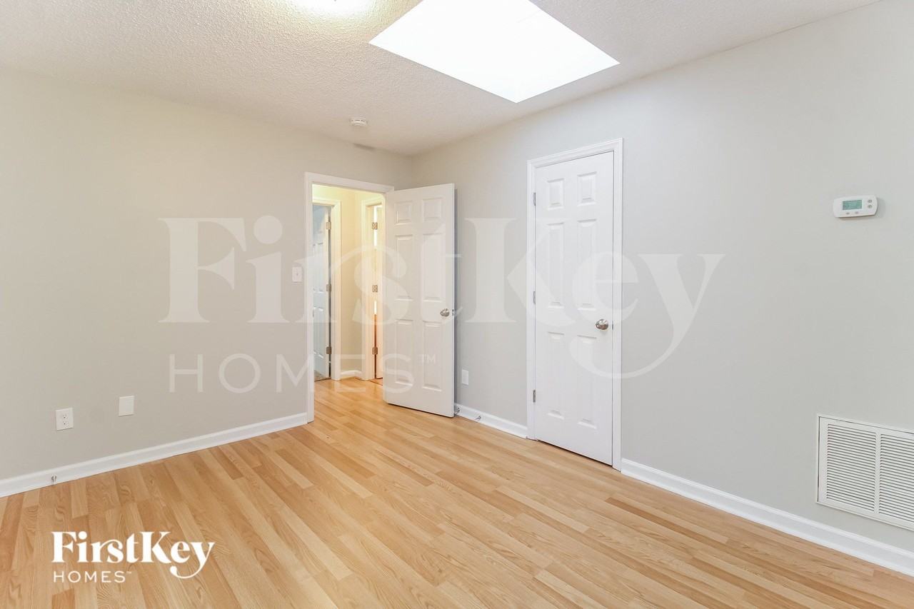 2808 Lake Hill Ct - Photo 6 of 15