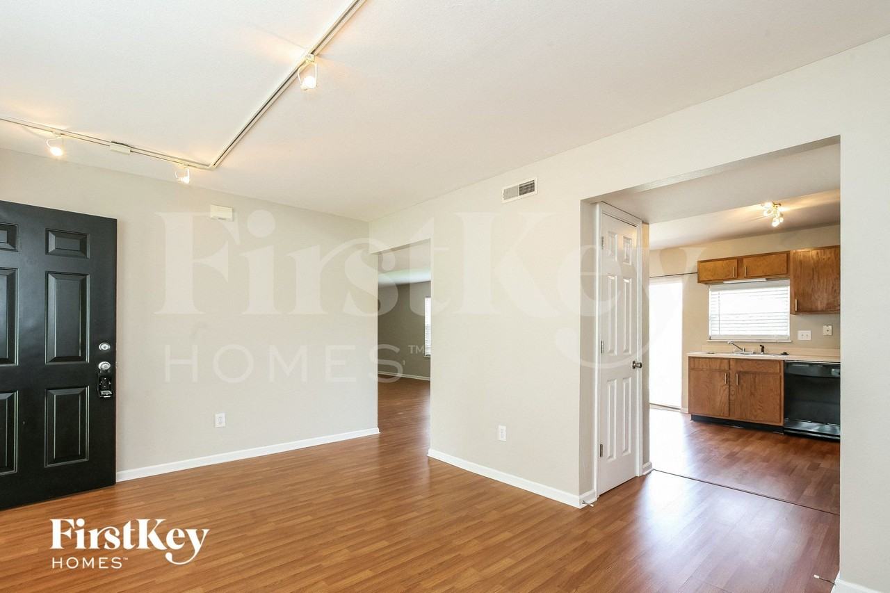 935 Kitner Ave - Photo 4 of 14