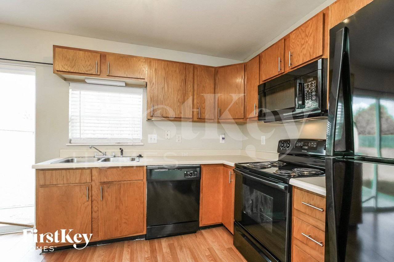 935 Kitner Ave - Photo 6 of 14