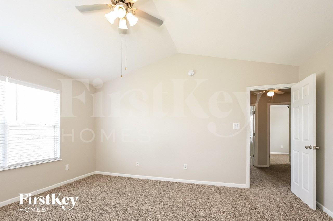 935 Kitner Ave - Photo 7 of 14
