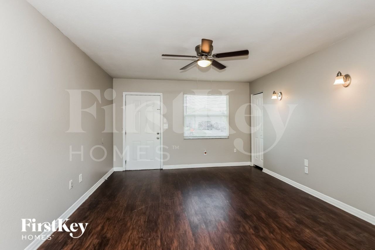 7251 Perennial Rd - Photo 3 of 16