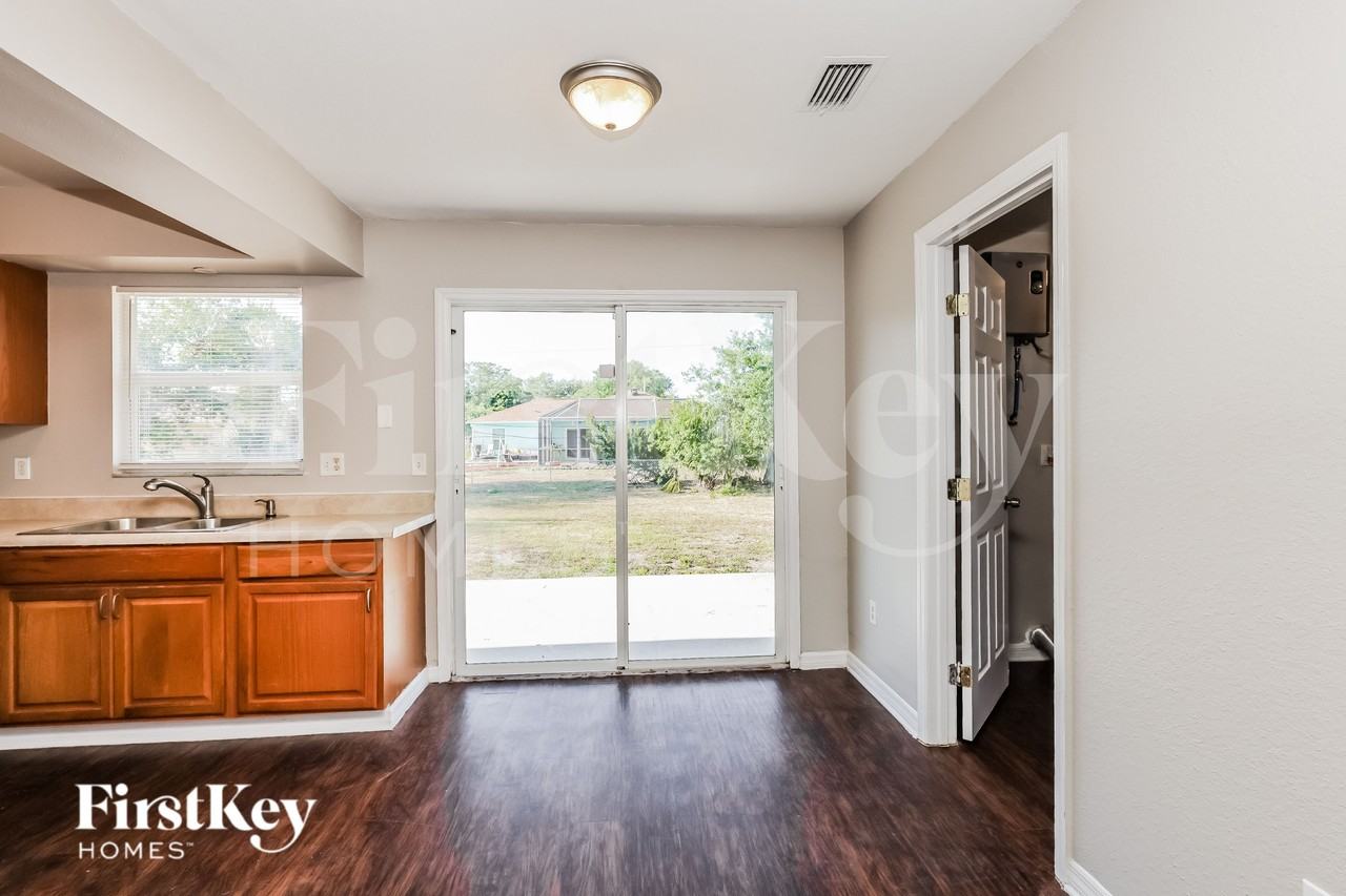 7251 Perennial Rd - Photo 4 of 16