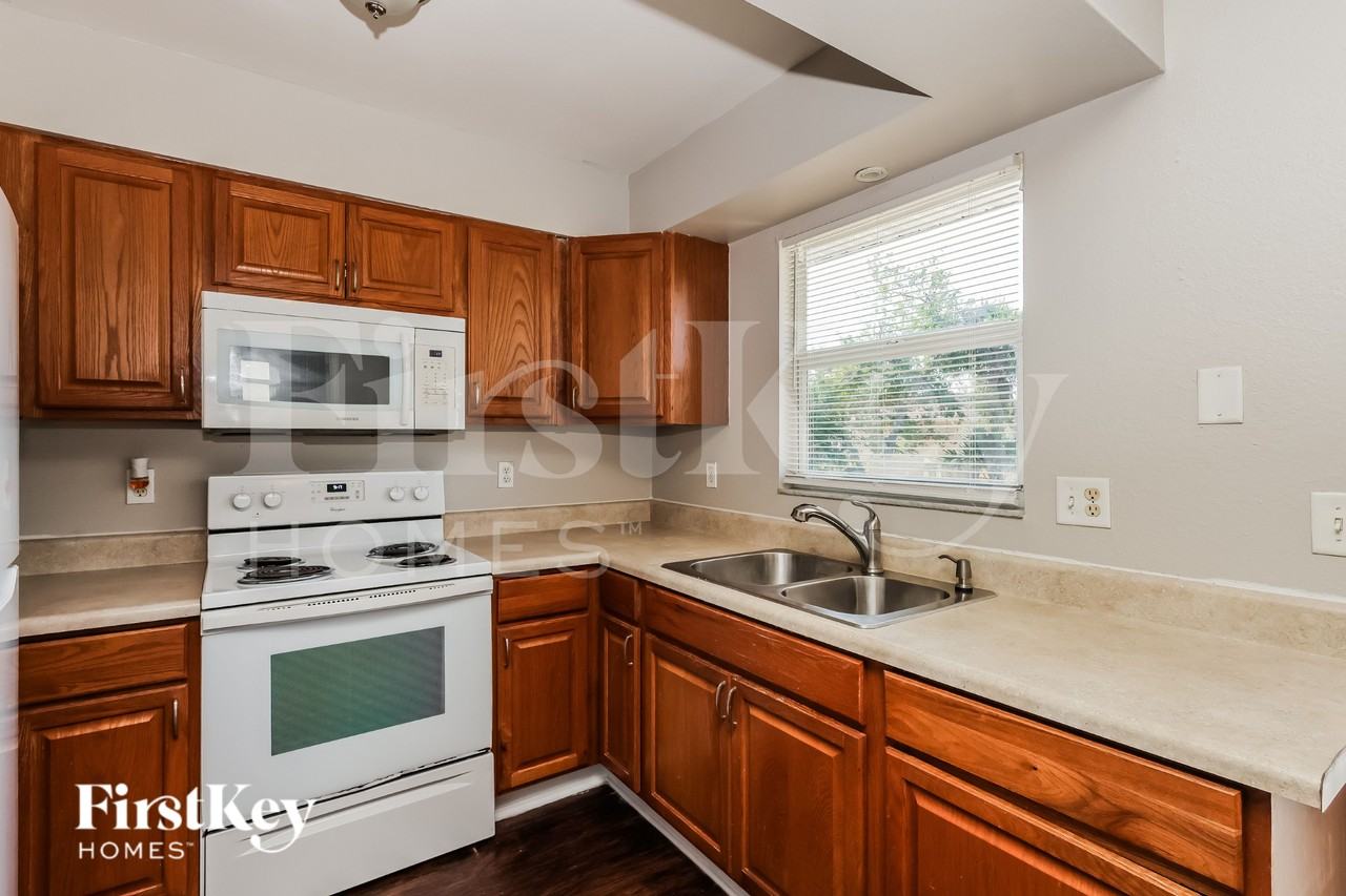 7251 Perennial Rd - Photo 5 of 16