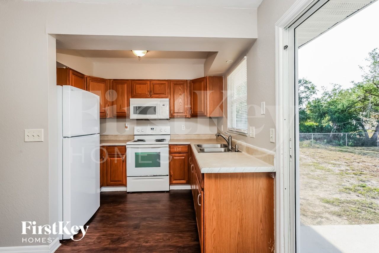 7251 Perennial Rd - Photo 6 of 16