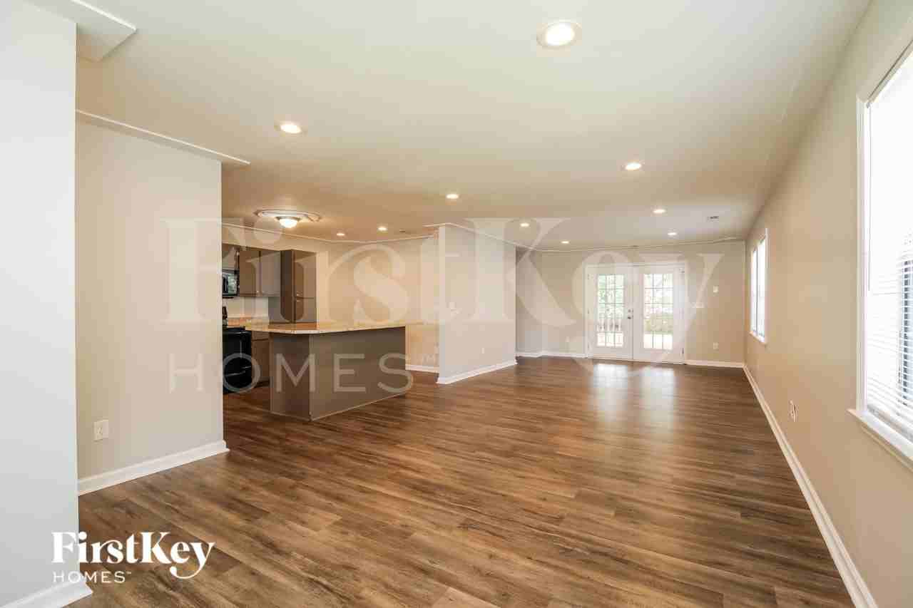 5531 Buskirk Ave - Photo 2 of 16