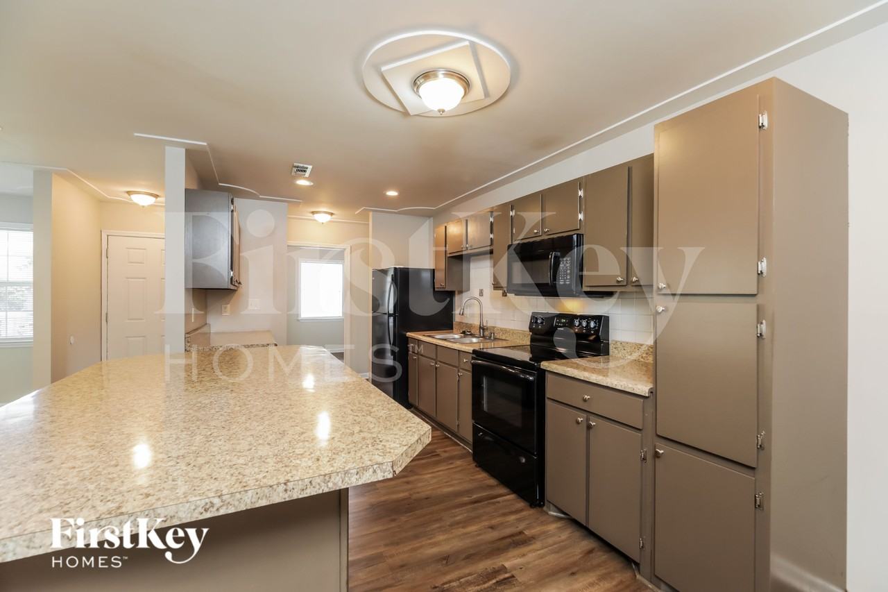 5531 Buskirk Ave - Photo 4 of 16