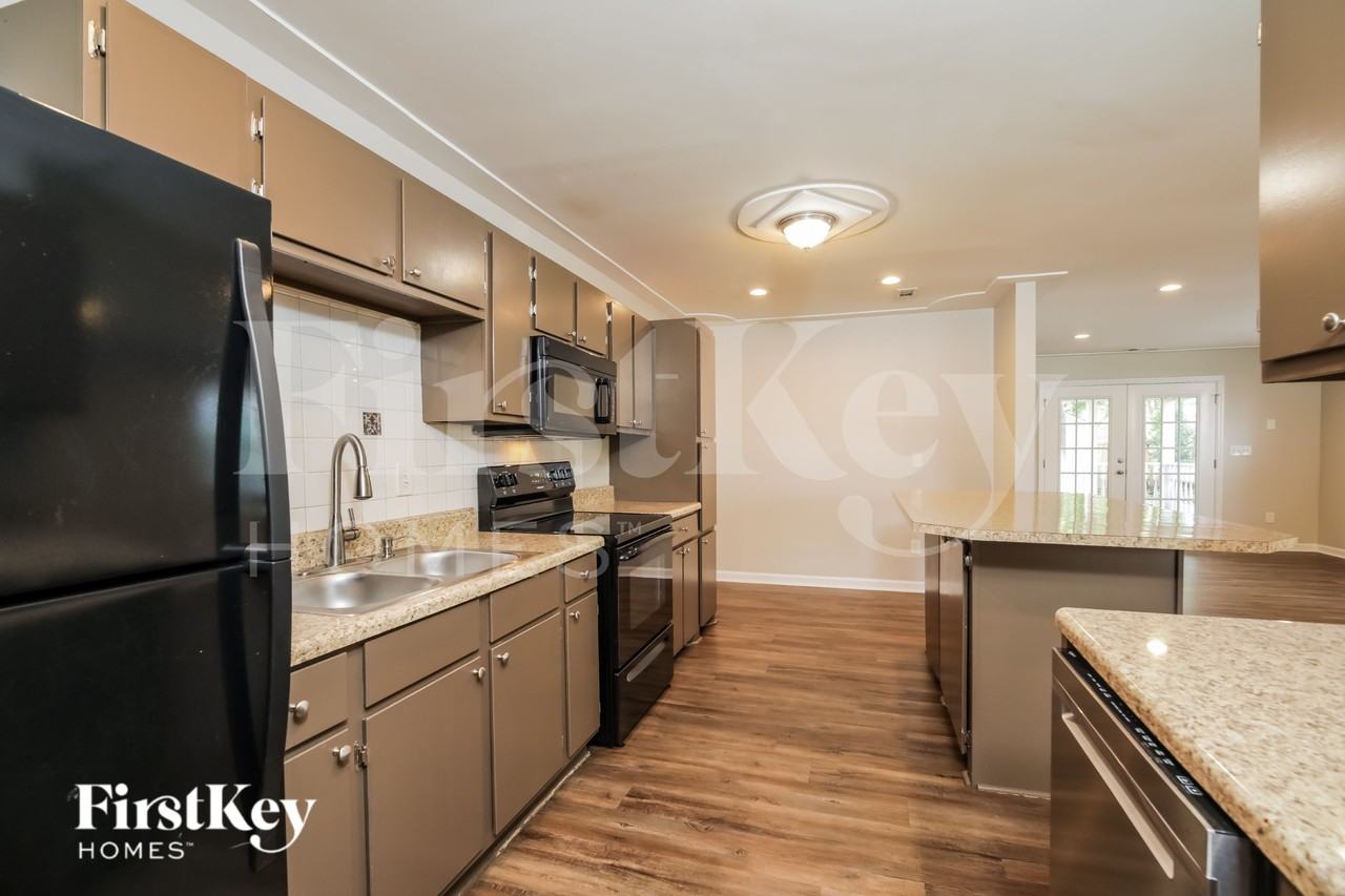 5531 Buskirk Ave - Photo 5 of 16