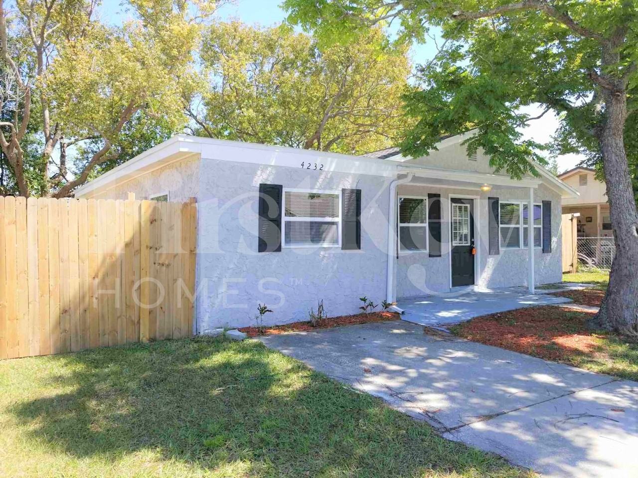 4232 Mesa Dr - Photo 3 of 27