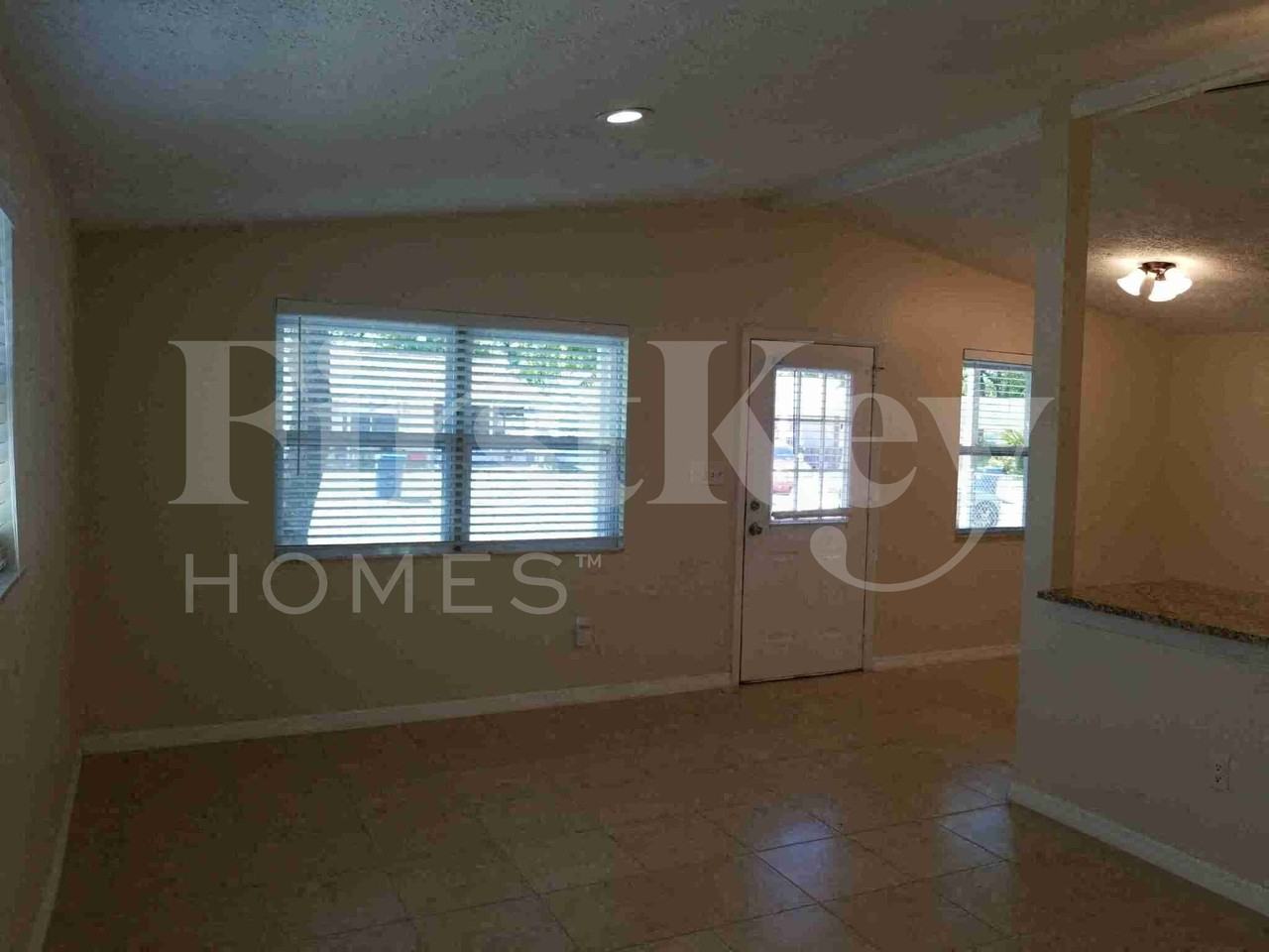 4232 Mesa Dr - Photo 5 of 27
