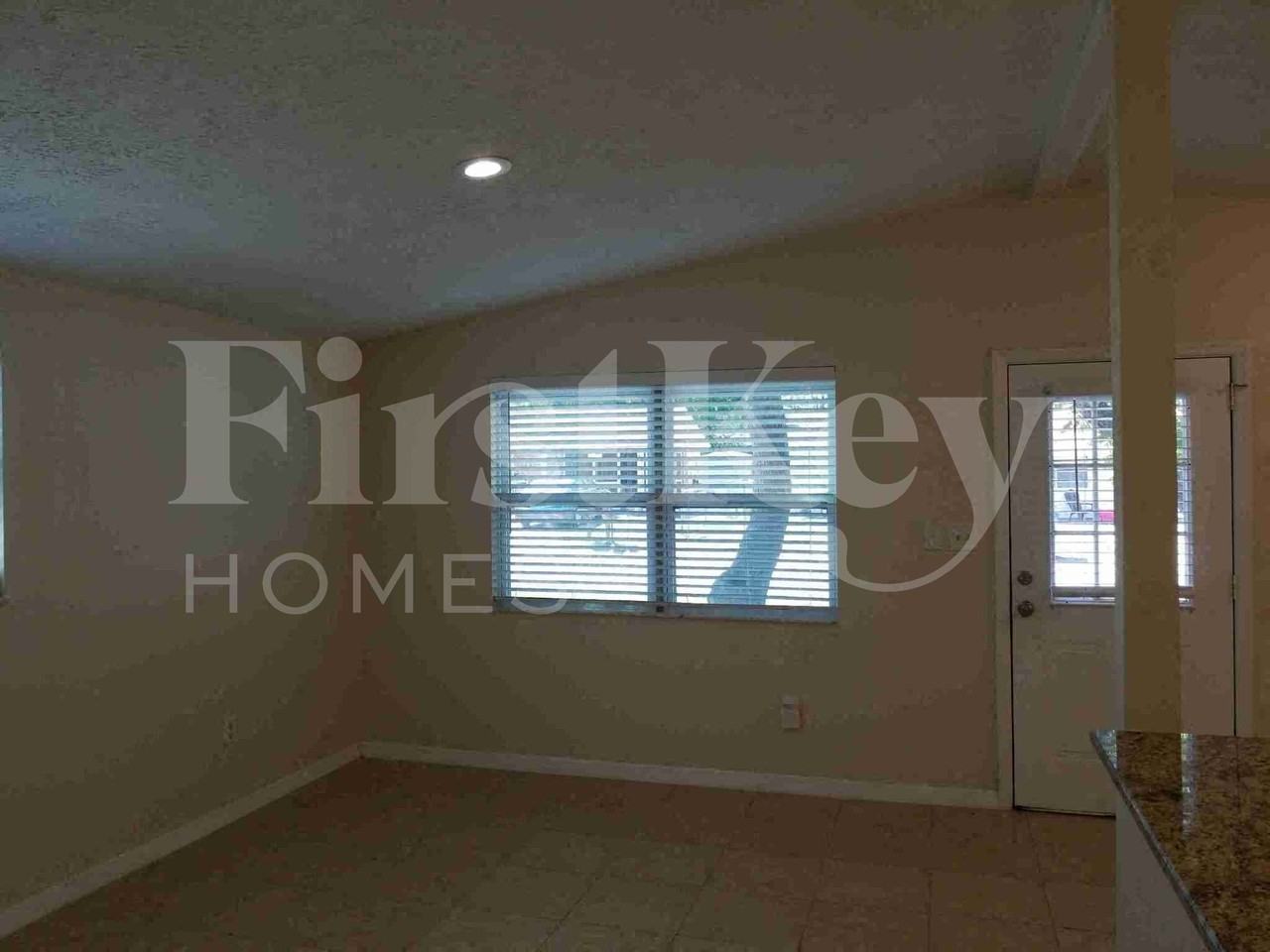 4232 Mesa Dr - Photo 6 of 27