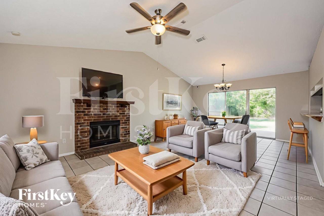 3729 Flintwood Trl - Photo 4 of 20