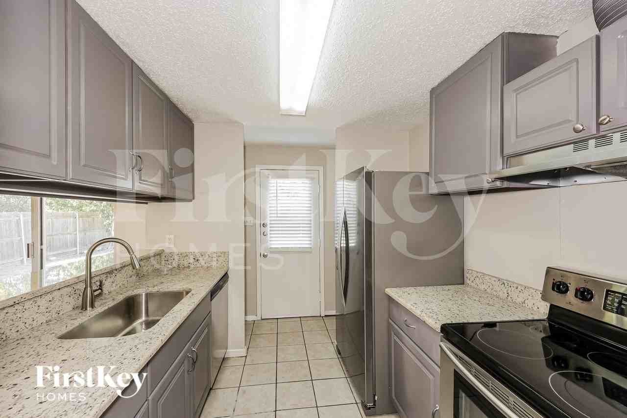 3729 Flintwood Trl - Photo 7 of 20