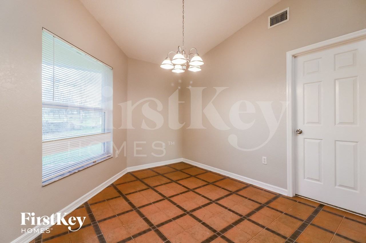 3519 Manor Loop - Photo 5 of 15