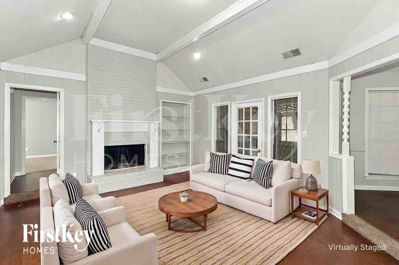 2776 Ravenwood Dr - Photo 3 of 19