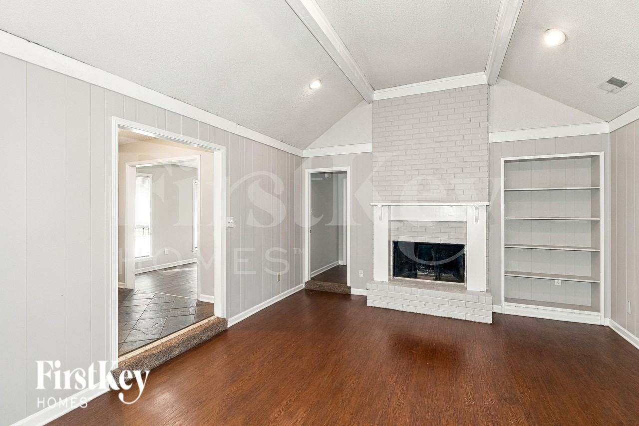 2776 Ravenwood Dr - Photo 4 of 19