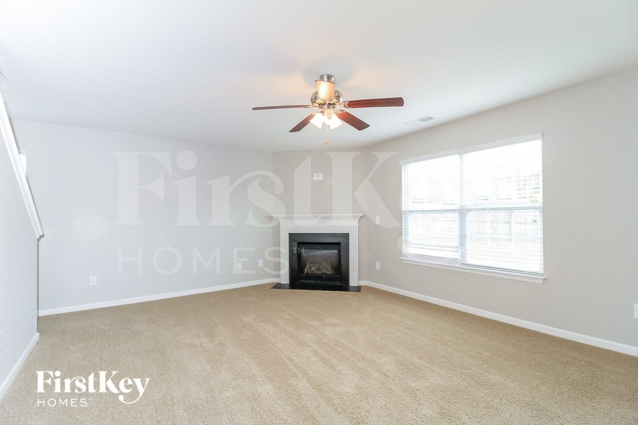 1725 Klompen Rd - Photo 3 of 15