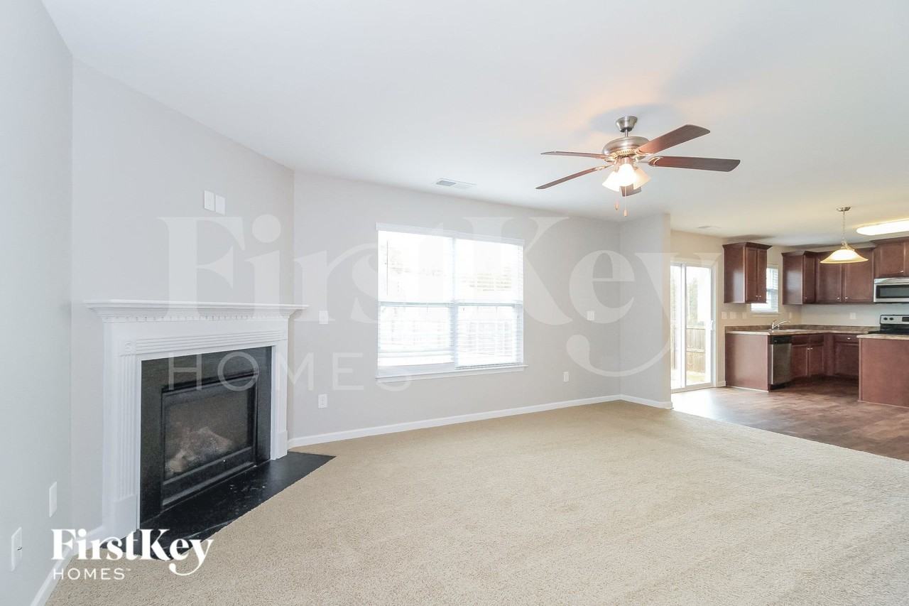1725 Klompen Rd - Photo 4 of 15