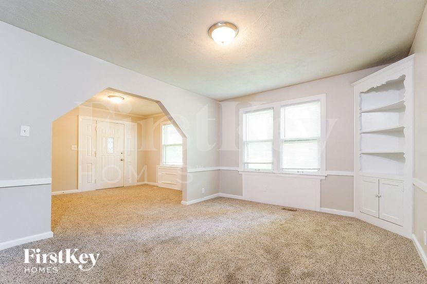 13224 Parker Ave - Photo 2 of 15