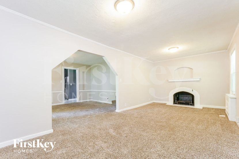 13224 Parker Ave - Photo 3 of 15