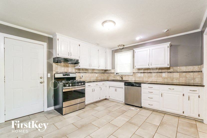 13224 Parker Ave - Photo 6 of 15
