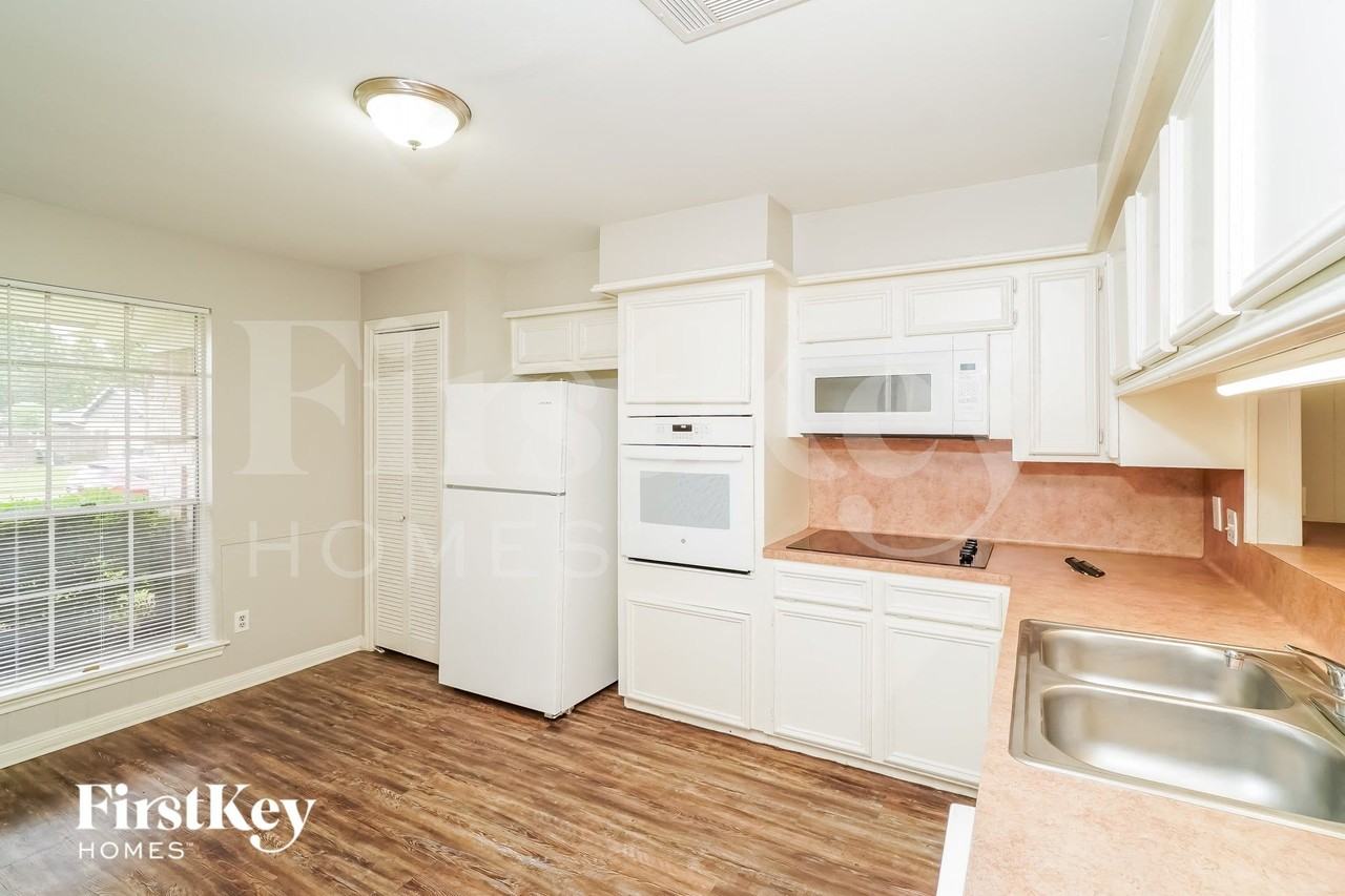 10430 Rustic Gate Rd - Photo 5 of 15