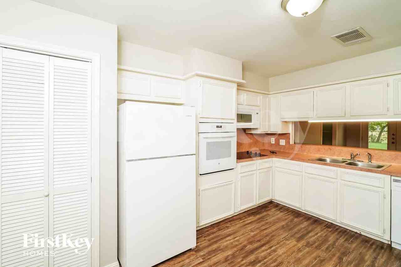 10430 Rustic Gate Rd - Photo 6 of 15
