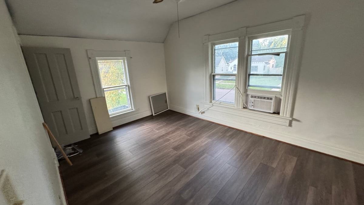 1318 W 4th St - Photo 3 of 12