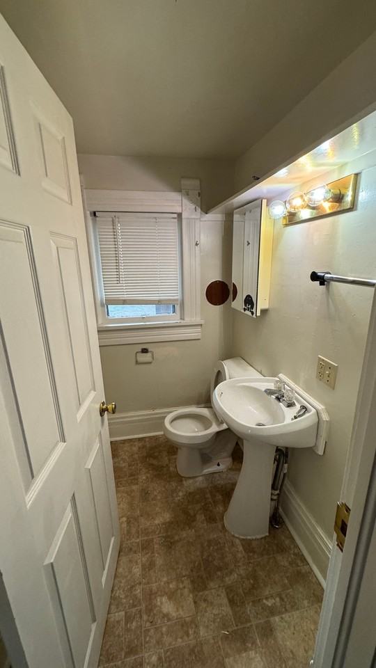 1318 W 4th St - Photo 4 of 12