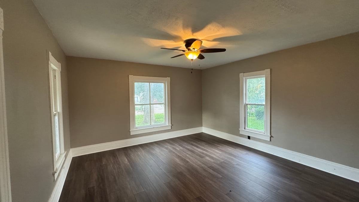 1318 W 4th St - Photo 5 of 12