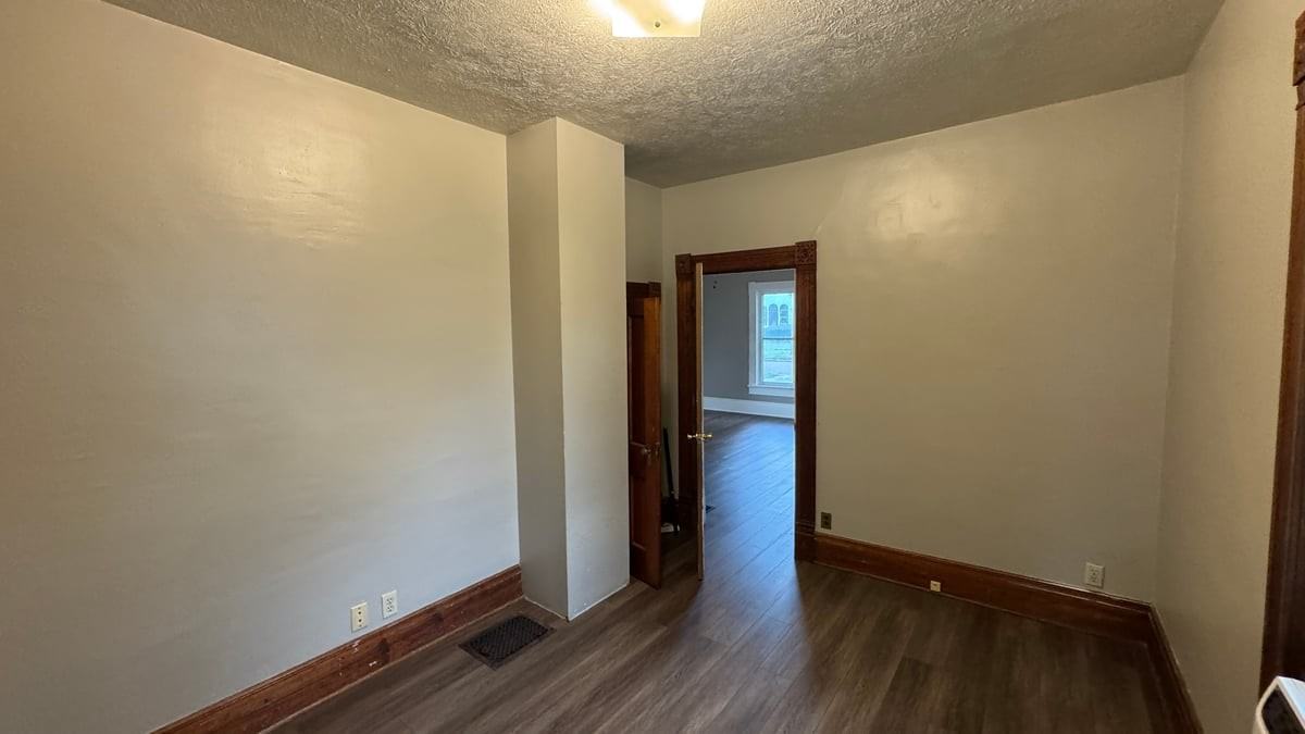 1318 W 4th St - Photo 6 of 12