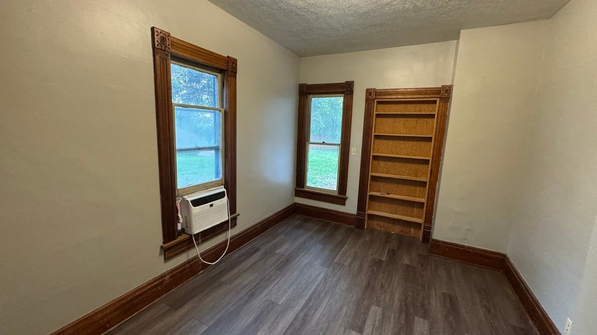 1318 W 4th St - Photo 7 of 12