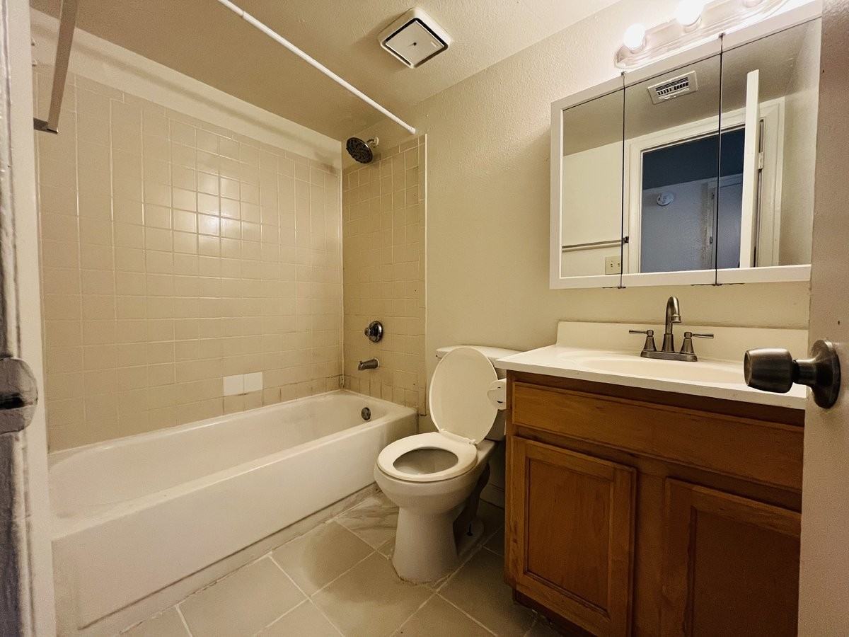 6713 W Devonshire Ave - Photo 2 of 20