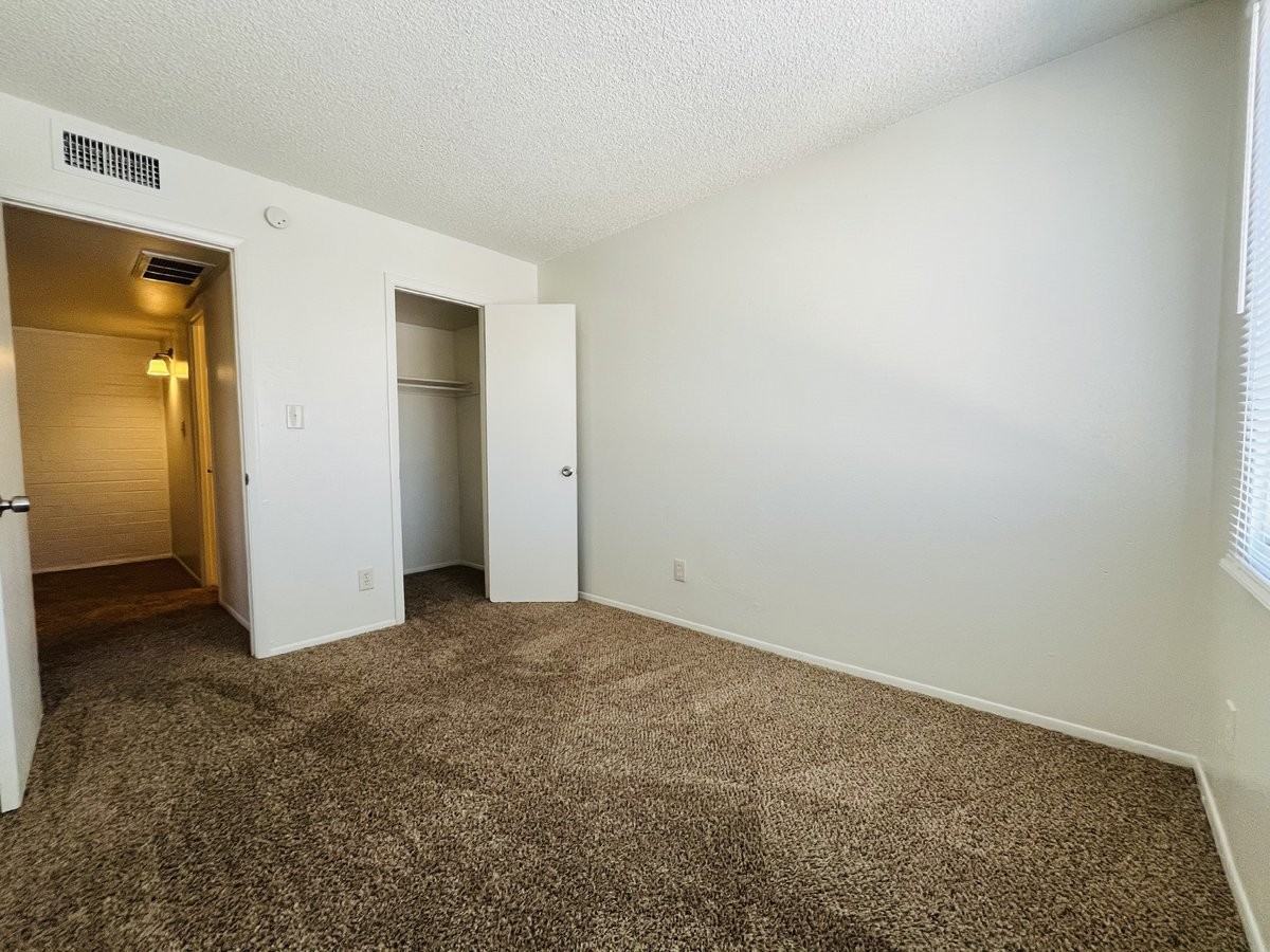 6713 W Devonshire Ave - Photo 4 of 20