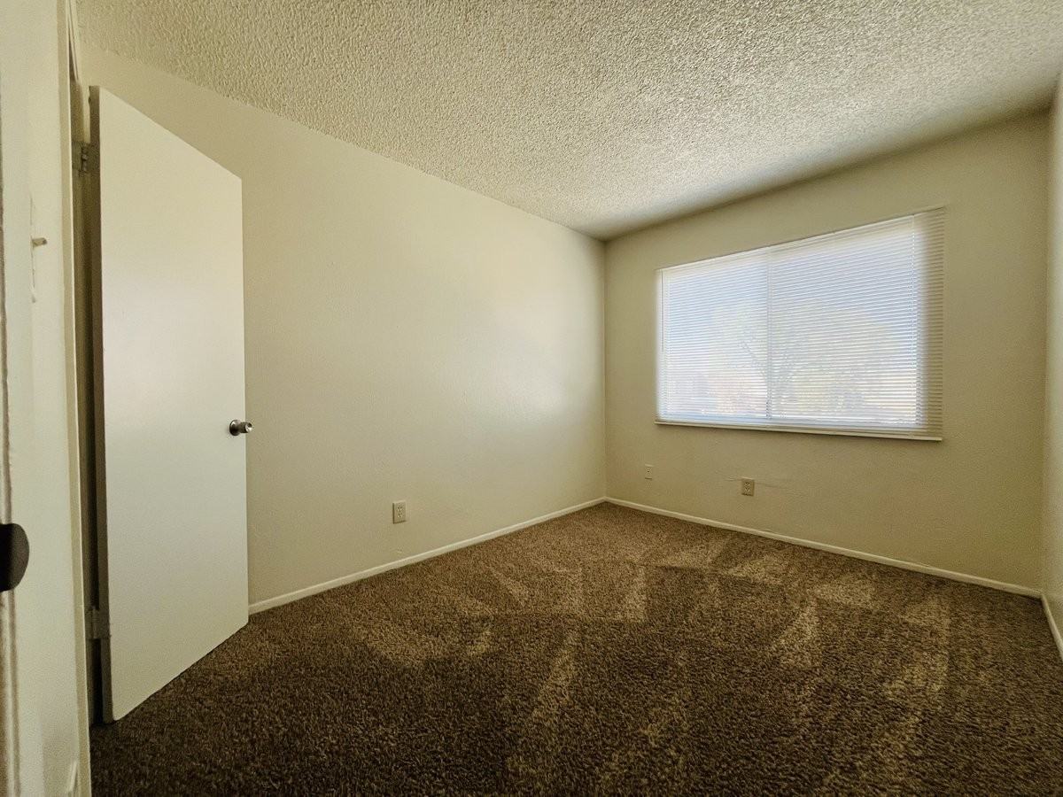 6713 W Devonshire Ave - Photo 6 of 20