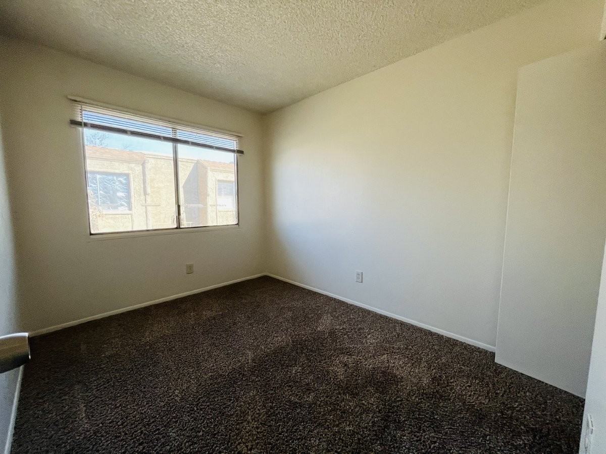 6713 W Devonshire Ave - Photo 7 of 20