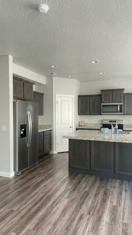 854 W Wellington Ave - Photo 2 of 14