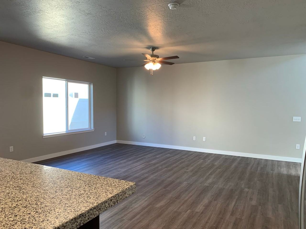 854 W Wellington Ave - Photo 4 of 14